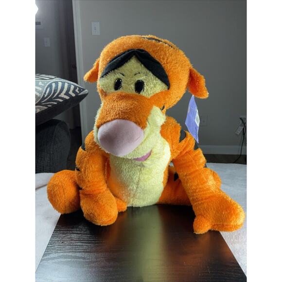 Fisher Price Disney Tigger Sitting Large Plush Toy 2004 Winnie The Pooh Series - Picture 1 of 7